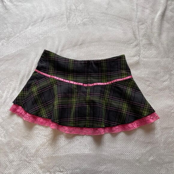 TEMPTED PLAID MINI SKIRT - Picture 3 of 6